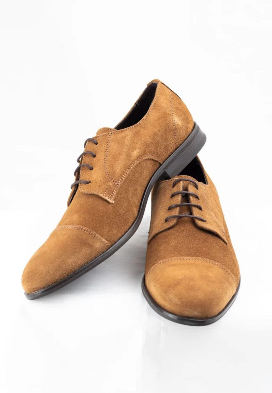 Zapatos con cordones de ante en color camel