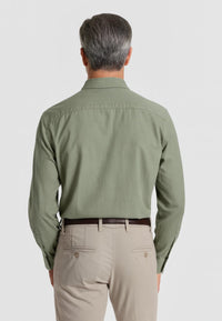 Camisa de hombre premium en color KaKI