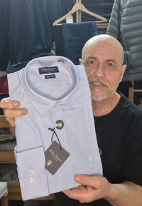 Camisa de hombre en azul celeste con puntitos blancos en testimu.com de T'estimu Moda