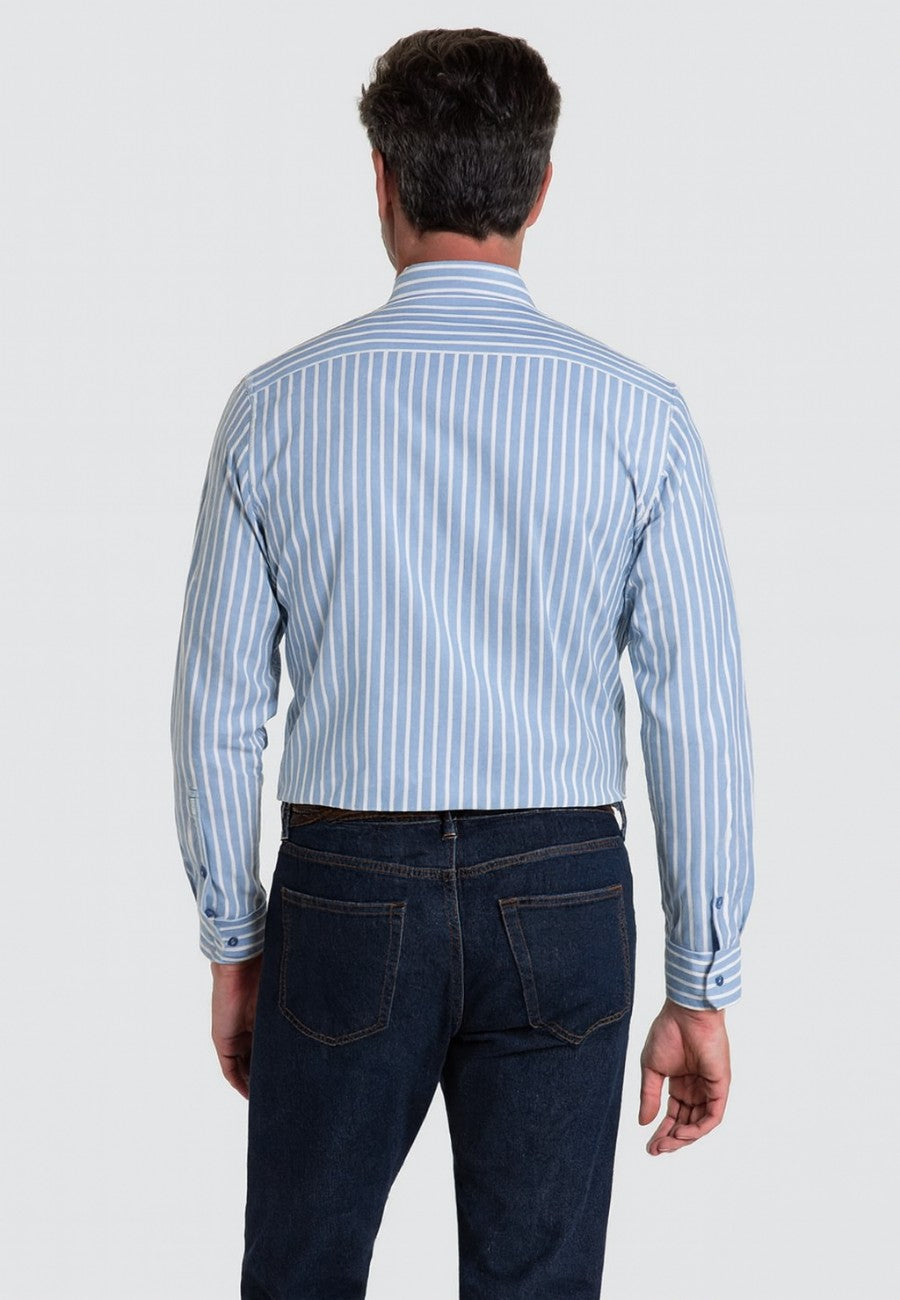 Camisa casual de hombre en rayas celeste