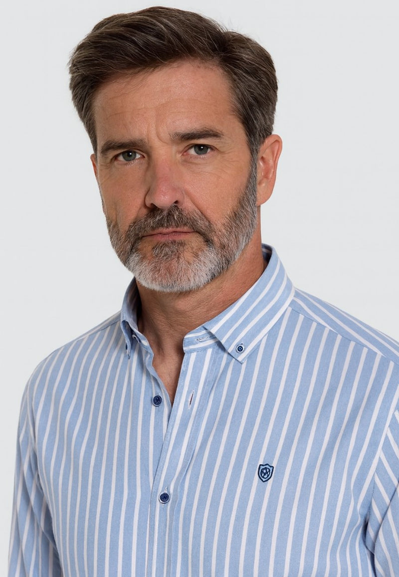 Camisa casual de hombre en rayas celeste