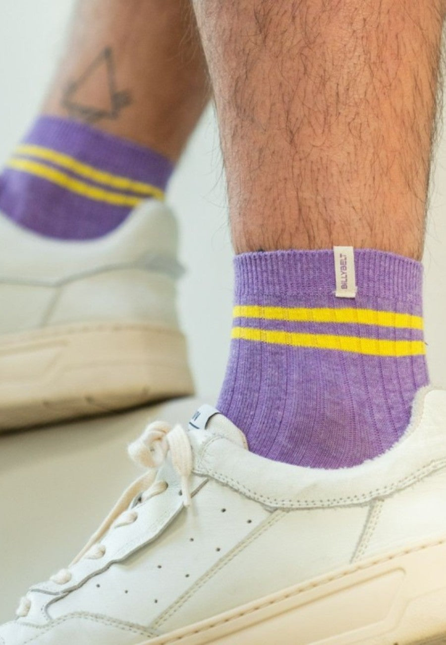 Calcetines retro de media altura color violeta rayas amarillas