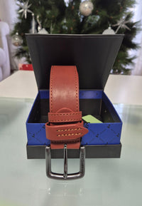 Cinturón ancho de piel con caja de regalo en color marrón