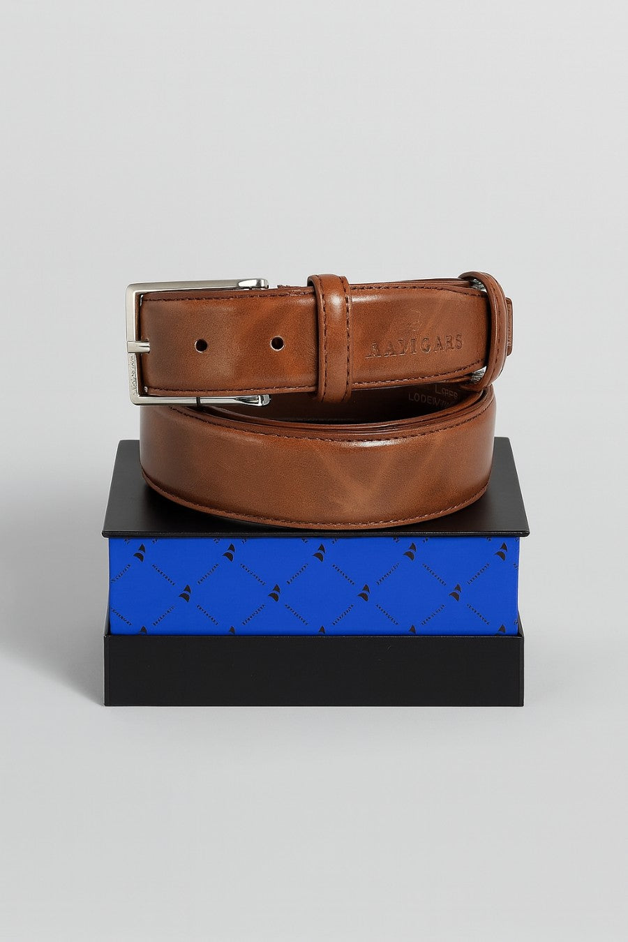 Cinturón de piel con caja de regalo en color marrón tabaco