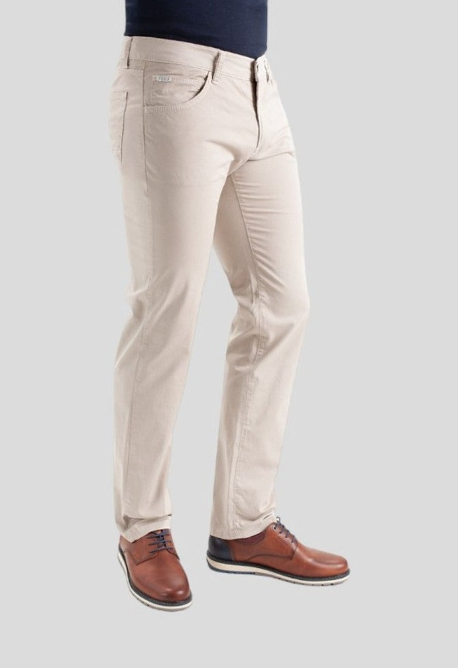 Compre Los Nuevos Pantalones De Los Hombres De Los Tejanos Elásticos De Las  Llegadas Venden Al Por Mayor Los Pantalones De Moda Del Diseño Para El  Varón y Vaqueros De Los Hombres