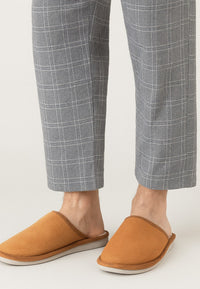 Zapatillas de estar por casa para hombre color camel JH