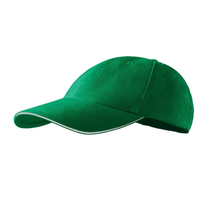 Gorra de color verde para publicidad o impresión aislada sobre