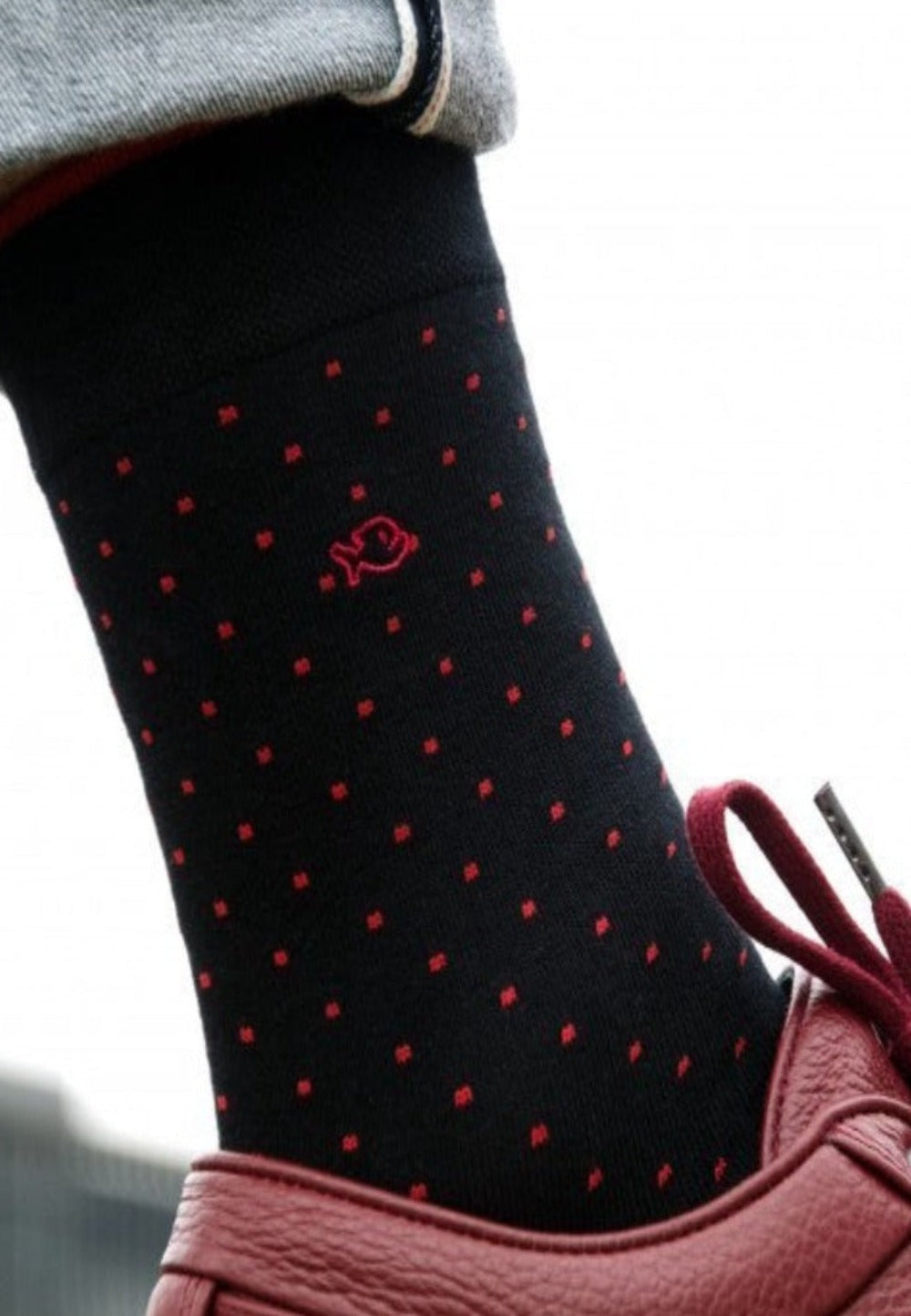 Calcetines negros con cuadros rojos en testimu.com de T'estimu Moda